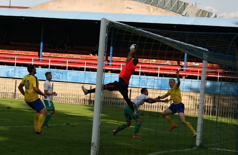 SK Rakovník (ve žlutém) doma porazil po dobrém výkonu Jankov 5:2