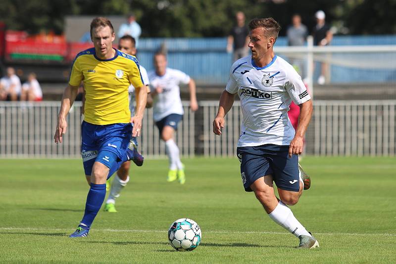 SK Rakovník (ve žlutém) - Jiskra Domažlice 0:3.