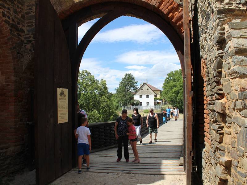 Nejen bohoslužba přilákala na Krakovec mnoho návštěvníků.