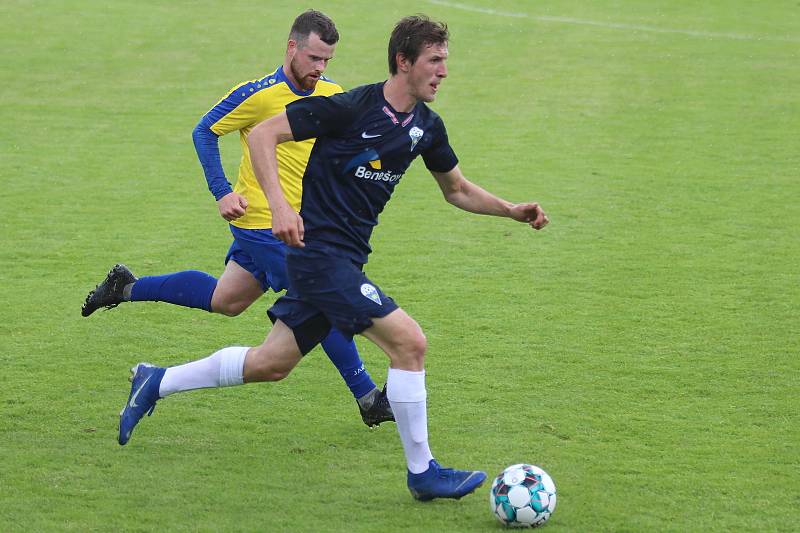 Fotbalová příprava: SK Rakovník (ve žlutém) - SK Benešov 0:1. Hosté byli o něco lepší a zaslouženě vyhráli.