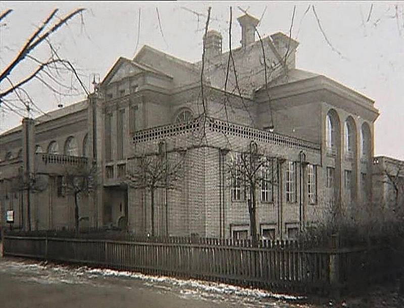 Rakovnická sokolovna se začala stavět před 110 lety dle projektu architekta Otakara Novotného. Foto: Old Rakovník