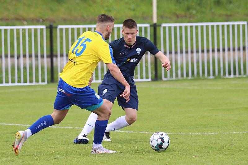 Fotbalová příprava: SK Rakovník (ve žlutém) - SK Benešov 0:1. Hosté byli o něco lepší a zaslouženě vyhráli.