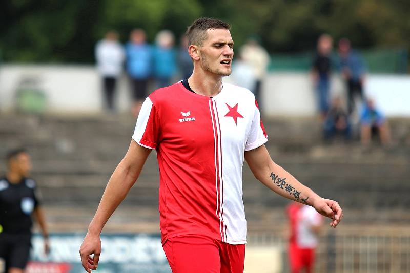 SK Rakovník (ve žlutém) konečně prolomil smůlu a slaví první výhru v ČFL - doma přemohl Karlovy Vary 4:2.