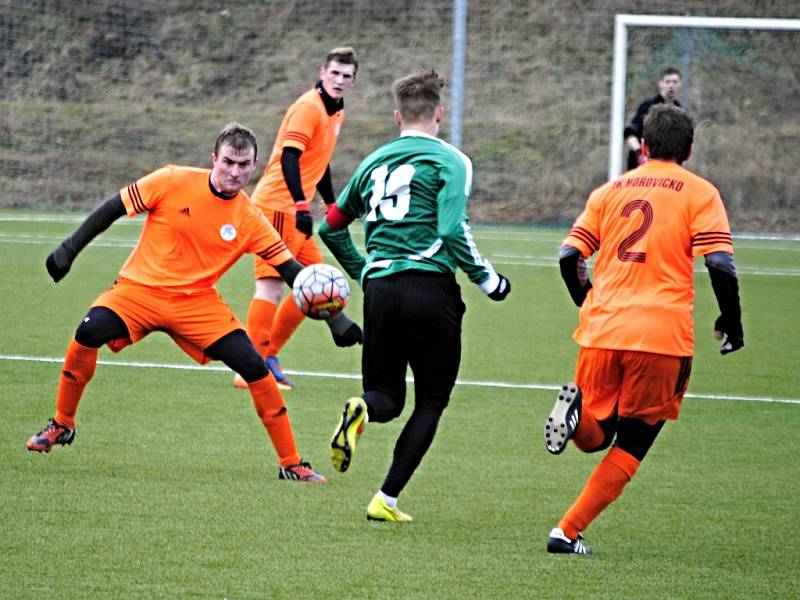 Fotbalisté Tatranu Rakovník prohráli v přípravném utkání s Hořovickem 2:3. Od 65. minuty hráli ale v deseti. 