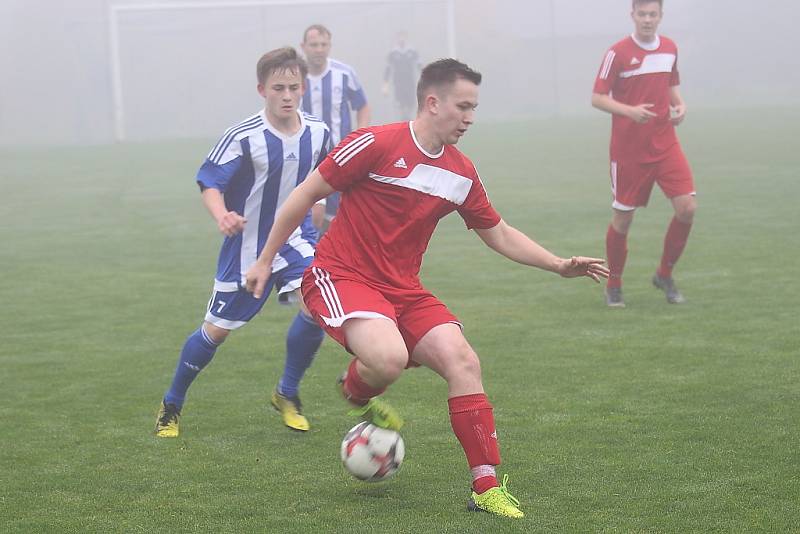 Z fotbalového utkání okresního přeboru Zavidov B - Pustověty (3:1)