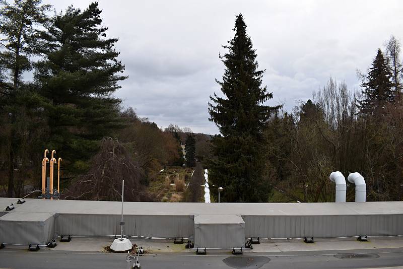 Na střeše rakovnického AquapRaku vznikne letos fotovoltaická elektrárna.