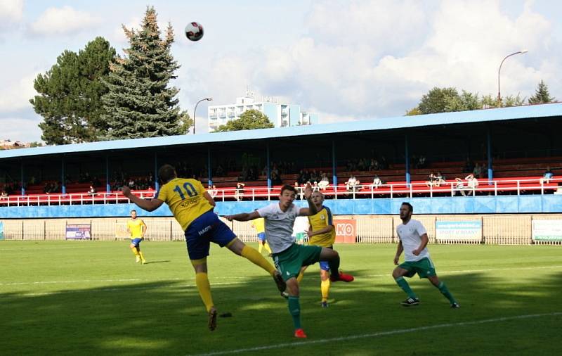 SK Rakovník (ve žlutém) doma porazil po dobrém výkonu Jankov 5:2