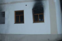 Požár přízemního bytu cihlového domu, k němuž došlo ve Vysoké ulici v Rakovníku.
