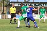 Na úvod divize fotbalisté SK Slaný (v modrém) vyhráli na hřišti Tatranu Rakovník 2:1 po penaltové rozstřelu.