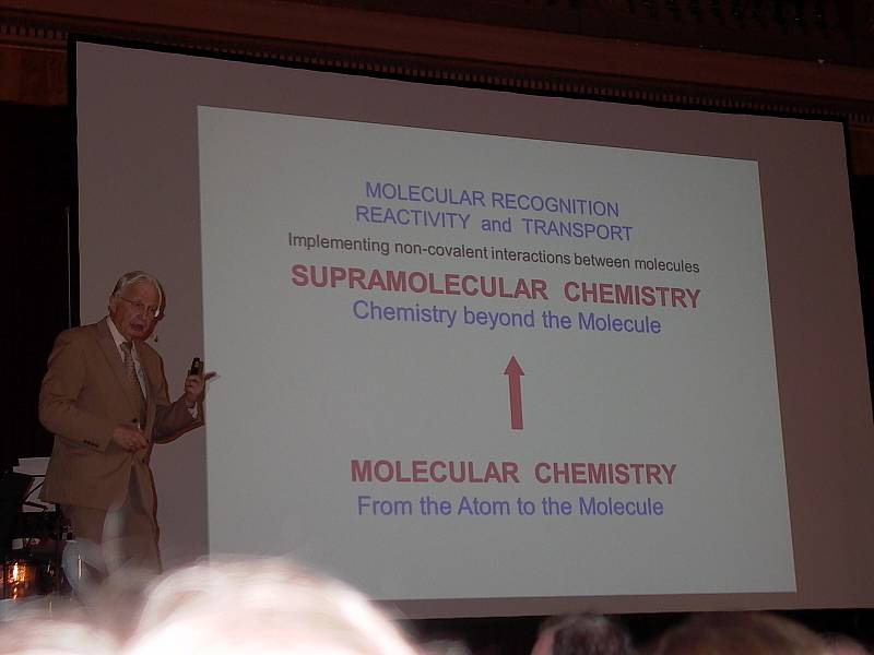 Nejlepší studenti chemie z rakovnického gymnázia si mohli poslechnout přednášku nositelů Nobelových cen.