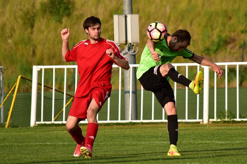 Fotbalisté Nového Strašecí zdolali Rejšice 3:0.