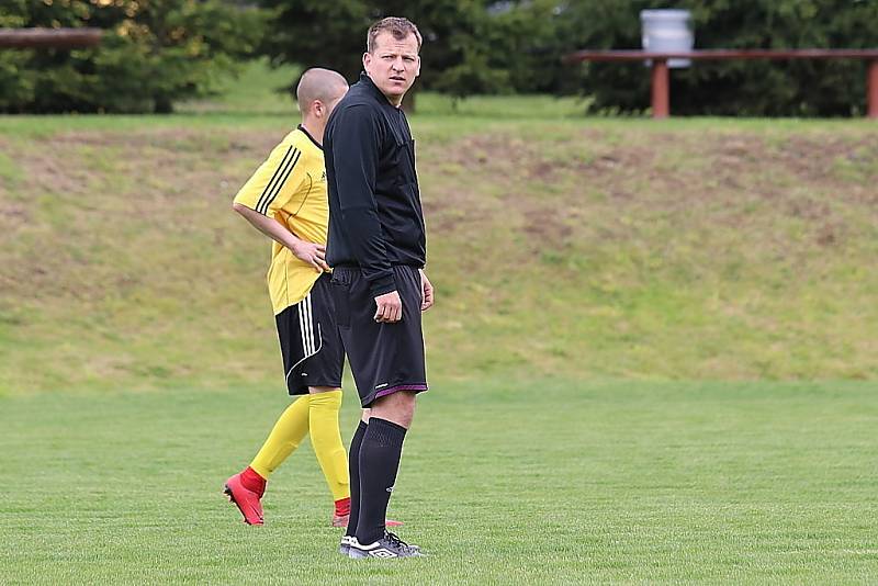 Z fotbalového utkání okresního přeboru Zavidov B - Městečko (0:2)