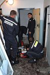 Vodu ze zatopených výtahových šachet v ulici Dukelských hrdinů v Rakovníku čerpali v pátek ráno rakovničtí hasiči.