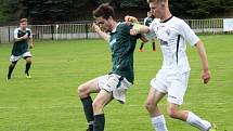 Starší dorost SK Rakovník (v zeleném) potvrdil v KP pozici favorita a Králův Dvůr porazil 3:0. 