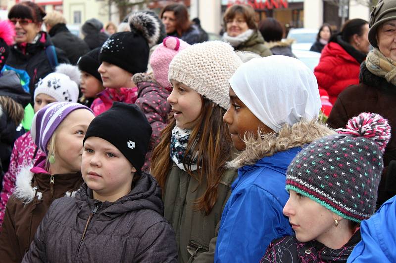 Nejkrásněji nazdobený stromeček letošního roku měla podle hlasování veřejnosti SŠ, MŠ a ZŠ Rakovník. Gratulujeme!