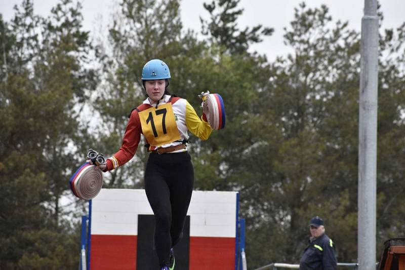 Na atletickém stadionu v Rakovníku soutěžila družstva dobrovolných hasičů v rámci Okresního kola požárního sportu. Rakovnicko bude v krajském kole reprezentovat SDH Lužná.