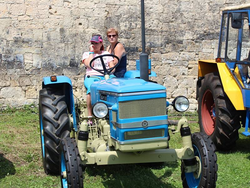 Václav Vicjan si z Brna přivezl tento traktor Zetor 5511