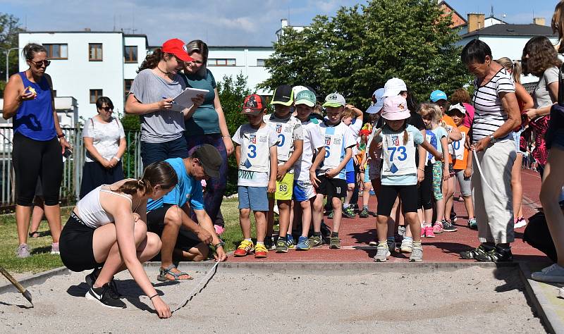 Olympiáda mateřských škol na hřišti u rakovnické sokolovny.