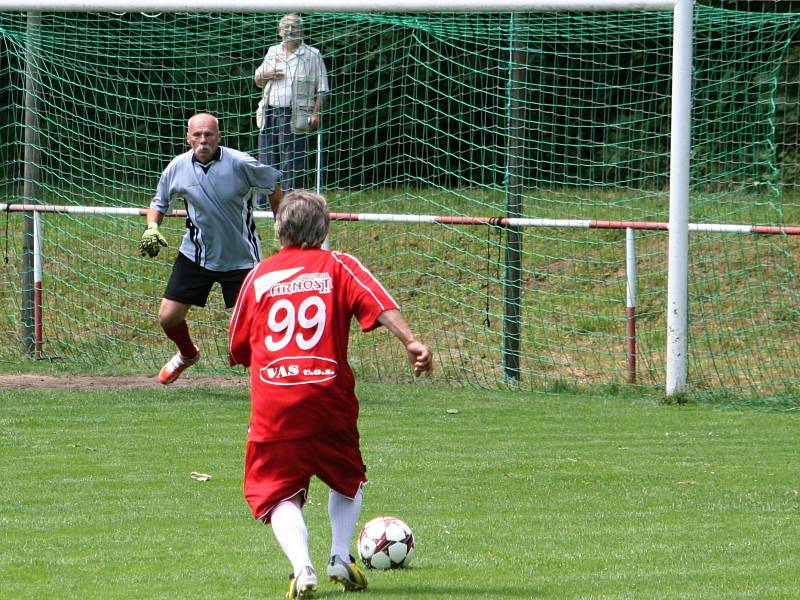 Oslavy 90 let fotbalu v Kolešovicích, stará garda Kolešovic vs. Amfora Praha, 2016