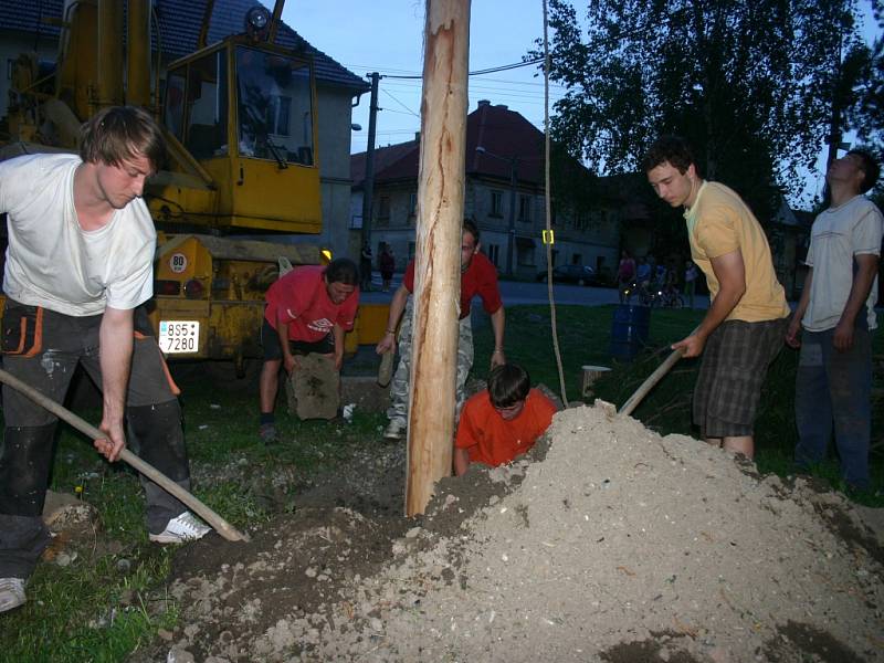 Staročeské máje v Hořesedlích