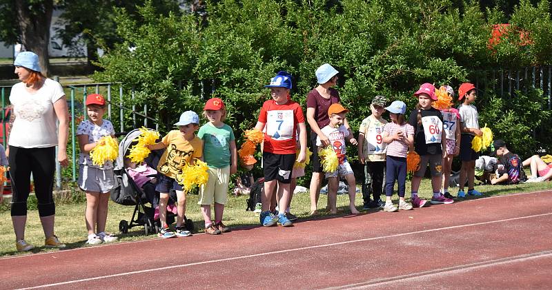 Olympiáda mateřských škol na hřišti u rakovnické sokolovny.