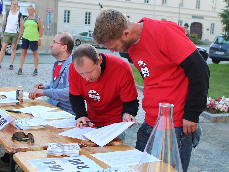 Rakovnická šedesátka odstartovala v šest ráno z Husova náměstí.