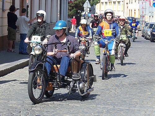 Druhé setkání majitelů mopedů Stadion v Rakovníku a na Křivoklátě