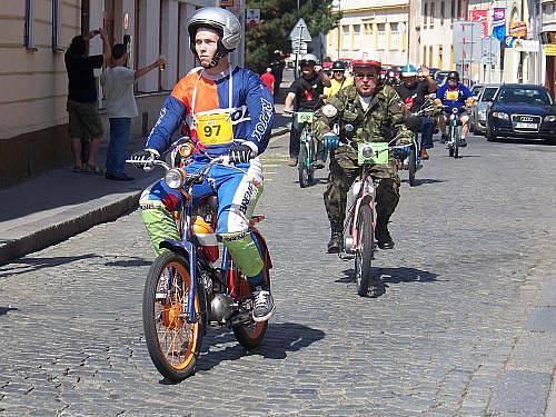 Druhé setkání majitelů mopedů Stadion v Rakovníku a na Křivoklátě