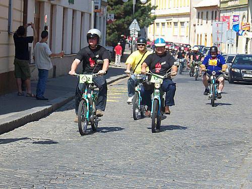 Druhé setkání majitelů mopedů Stadion v Rakovníku a na Křivoklátě