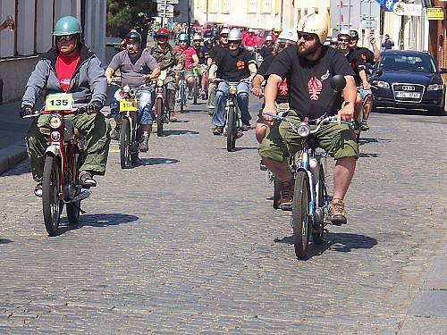 Druhé setkání majitelů mopedů Stadion v Rakovníku a na Křivoklátě