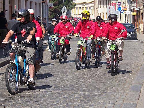 Druhé setkání majitelů mopedů Stadion v Rakovníku a na Křivoklátě