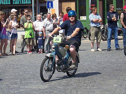 Druhé setkání majitelů mopedů Stadion v Rakovníku a na Křivoklátě