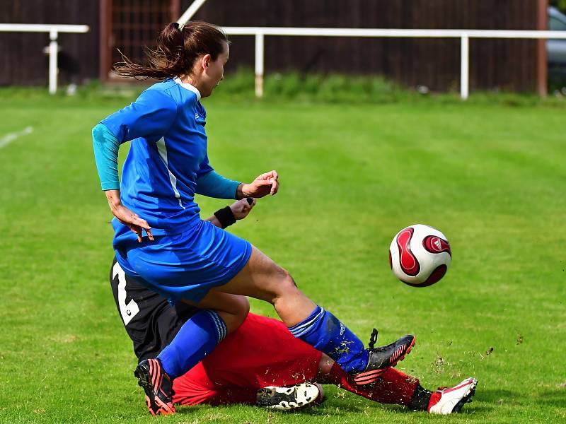 Lvice z Pavlíkova smetly v dalším kole divize žen Postoloprty 4:0.