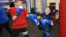 Boxerské lekce ve sportovním klubu Mek GYM vede i bývalý profesionální boxer Vladimír Řezníček starší.