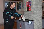 V Rakovníku se volilo v 17 volebních okrscích. Na prezidentské volby 2018 bylo rozdáno více volebních průkazů než na ty předešlé.