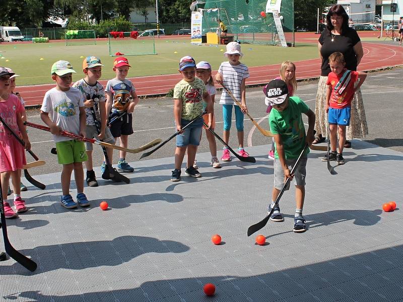 Dětský sportovní den na hřišti rakovnické sokolovny si děti náramně užily.