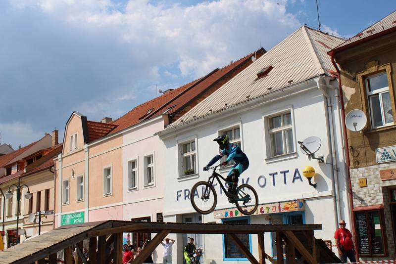 Sobotní program nabídl například downhillový závod.