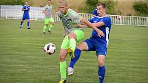 Semifinále národní kvalifikace UEFA Regions Cupu v Novém Strašecí.: Středočeský KFS (v modrém) – Karlovarský KFS 3:1.