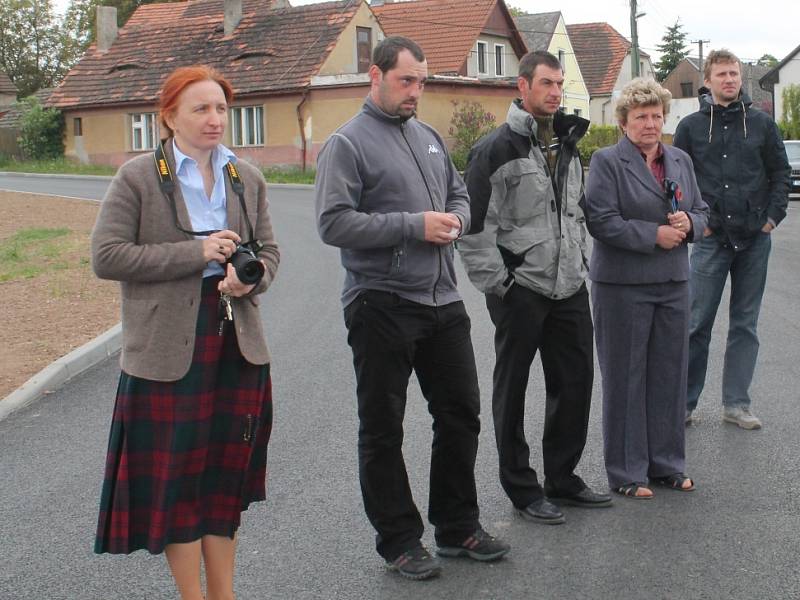 Slavnostní otevření opravených ulic Nezvalova a Wintrova