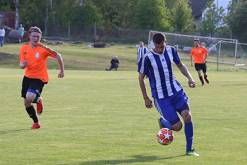 Z fotbalového utkání krajské I.B třídy Zavidov - Slaný B (3:0)