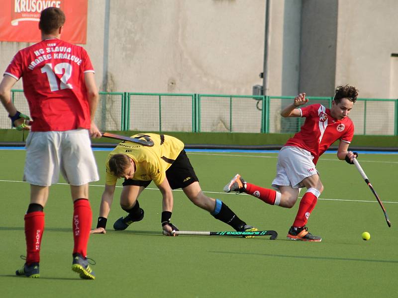 Pozemní hokejisté HC 1972 Rakovník porazili Hradec 5:4.