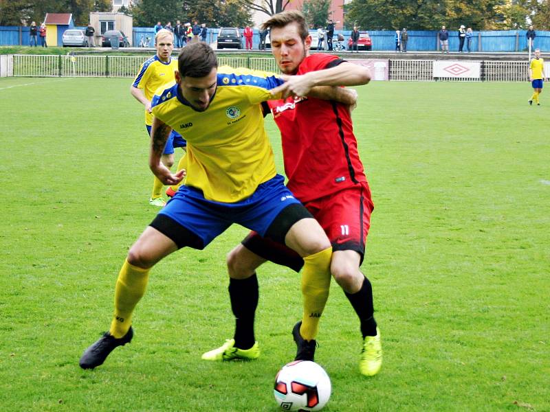 Fotbalisté SK Rakovník vyhráli doma i popáté. V 8. divizním kole zničili Dobříš 5:0.