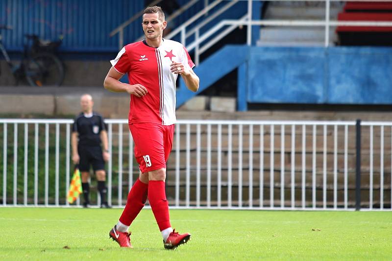 SK Rakovník (ve žlutém) konečně prolomil smůlu a slaví první výhru v ČFL - doma přemohl Karlovy Vary 4:2.