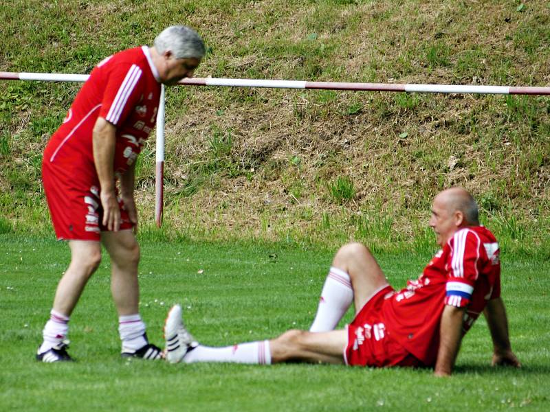 Oslavy 90 let fotbalu v Kolešovicích, stará garda Kolešovic vs. Amfora Praha, 2016