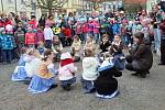 V Rakovníku přivítali jaro děti z mateřských škol a folklórního souboru Borůvky.