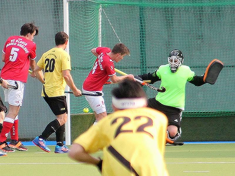 Pozemní hokejisté HC 1972 Rakovník porazili Hradec 5:4.