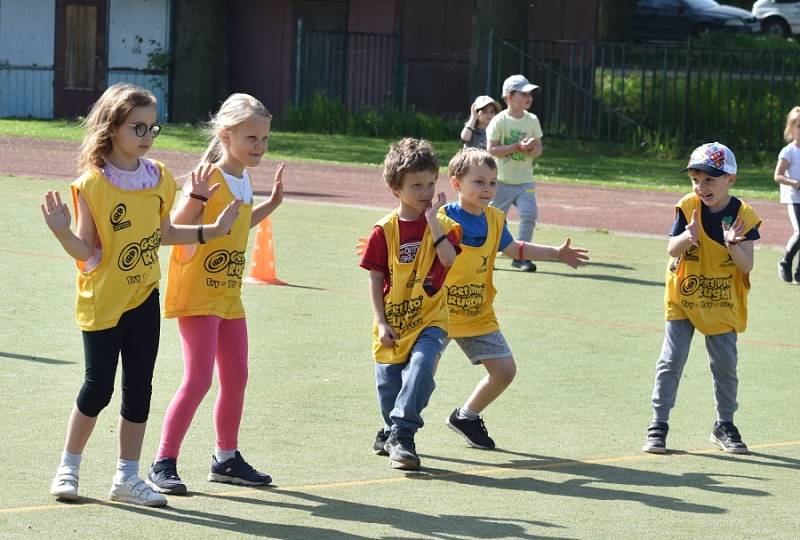 Prostředňáci z rakovnických mateřinek si vyzkoušeli akci Škola pohybu.