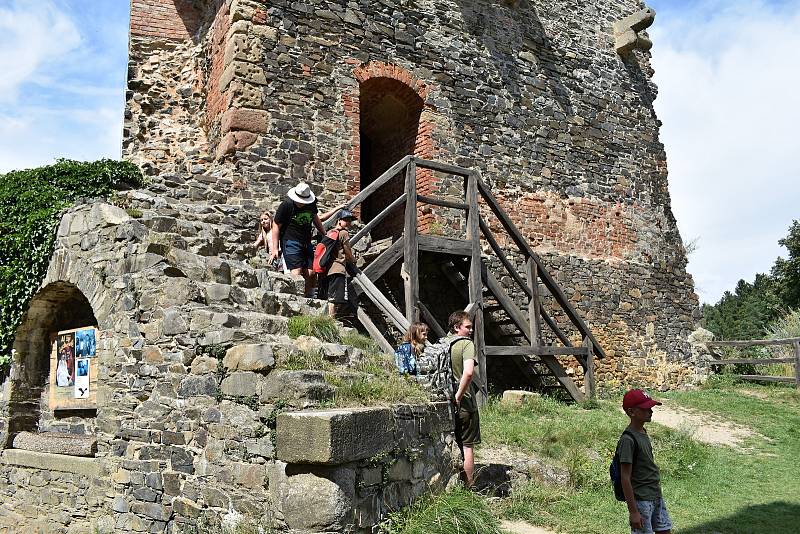 Hrad Krakovec je v létě v obležení turistů. Návštěvnost je srovnatelná s tou loňskou, kdy byla rekordní.