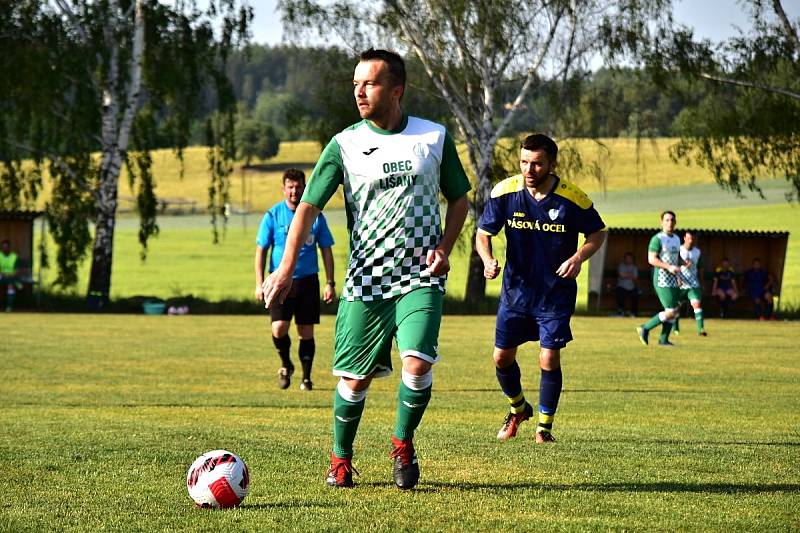 Lišany (v zelenobílém) si doma v posledním kole přeboru poradily s Olešnou 2:0.