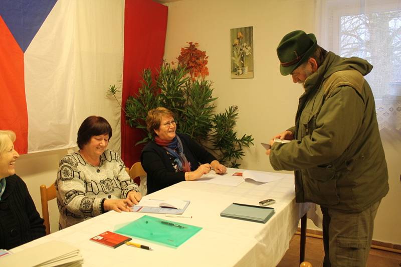 Fotostřípky z páteční přímé volby prezidenta na Rakovnicku